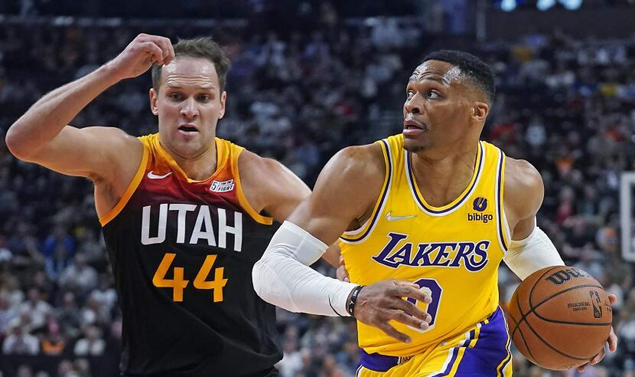 鹈鹕完胜西班牙男篮，萨姆·米切尔绝境逆转