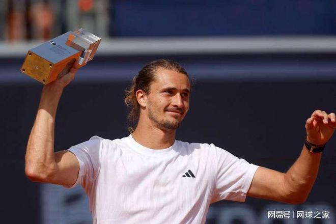 关于意大利网球队翻盘世界网球队，兹维列夫爆发神勇的信息