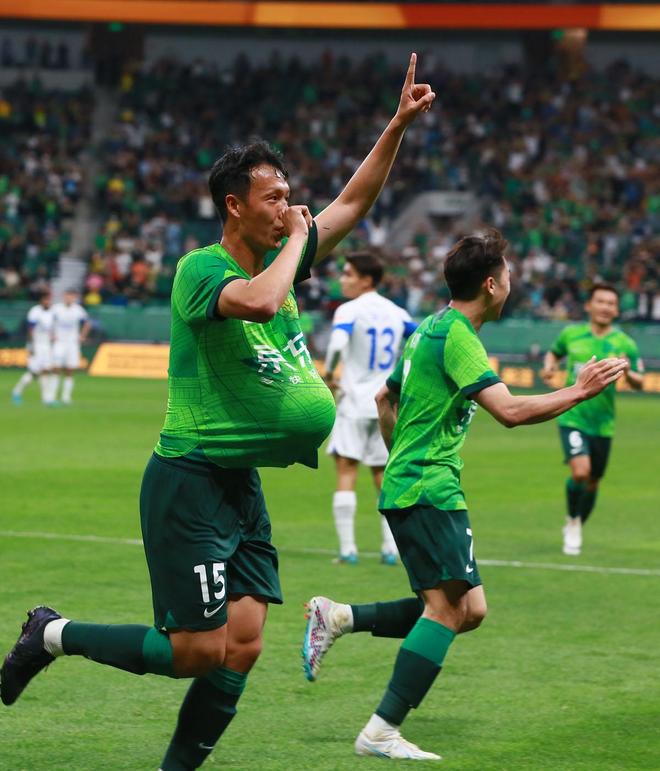 开云体育平台APP-雄狮多特蒙德神勇夺冠,英勇表现抢眼