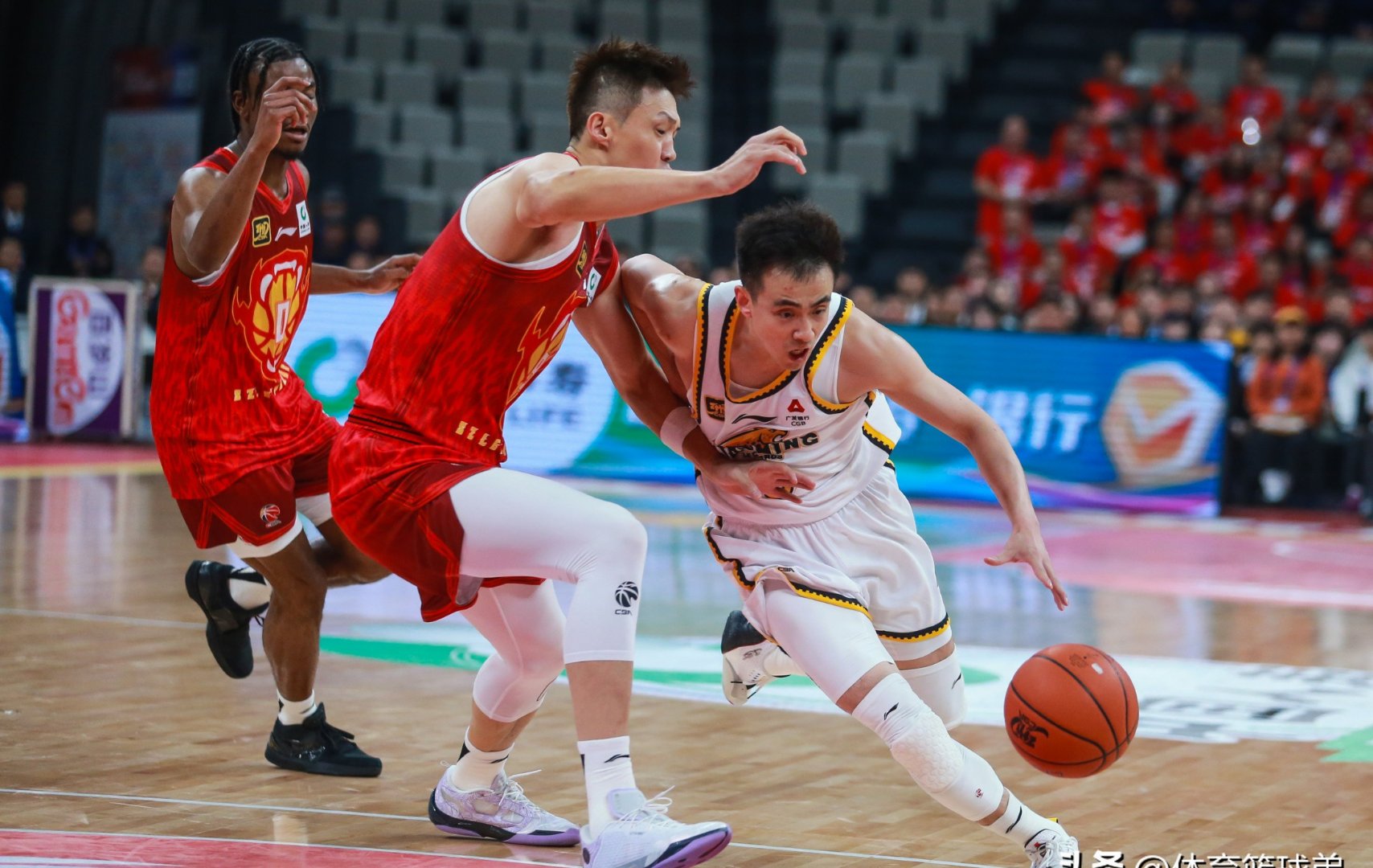 东部赛区火热展开,各队竞争激烈的简单介绍 东部赛区火热展开,各队竞争激烈的简单介绍