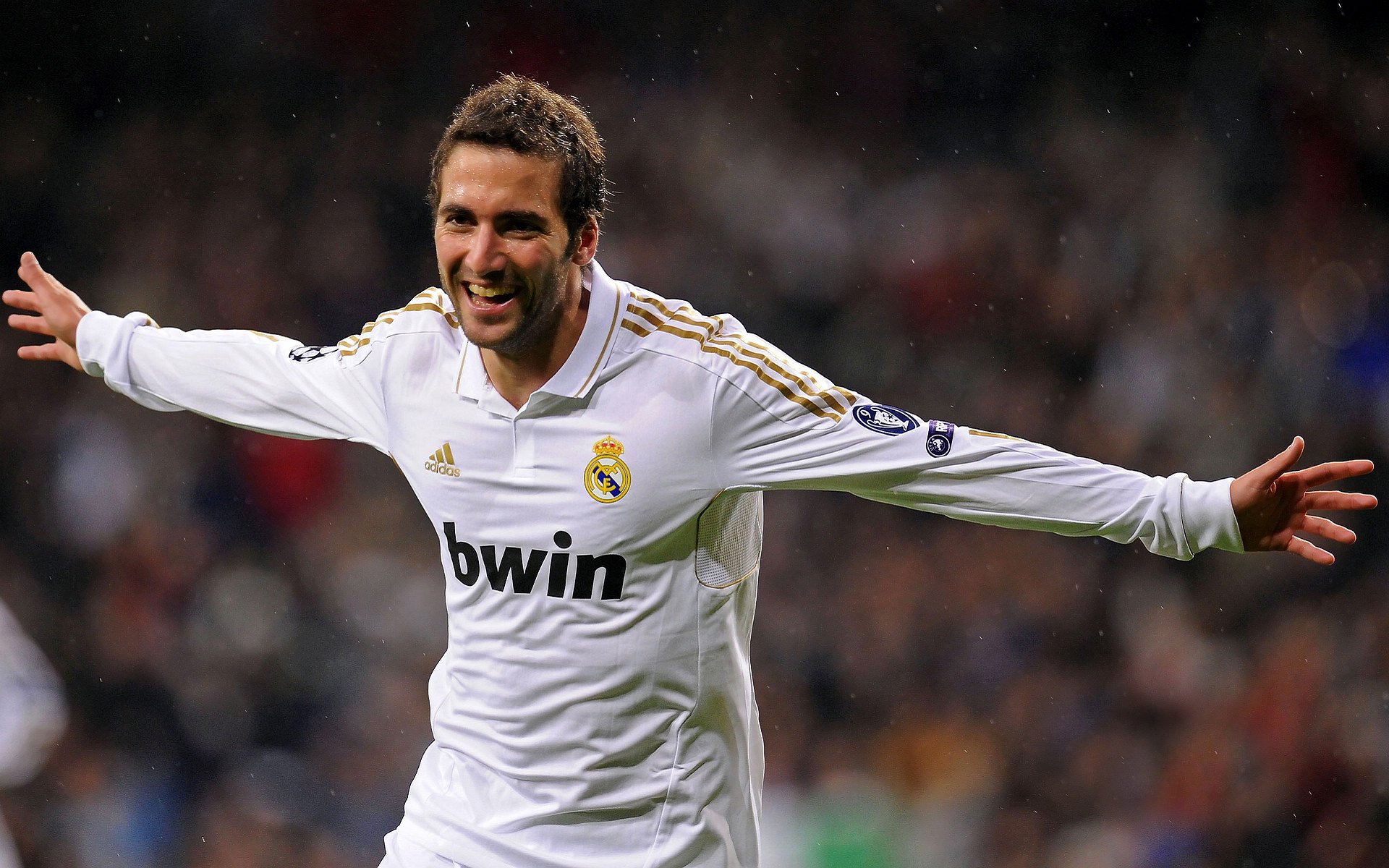 当大场面先生遇上巴西制霸者,C罗传奇与勒沃库森南美基因的足球启示录