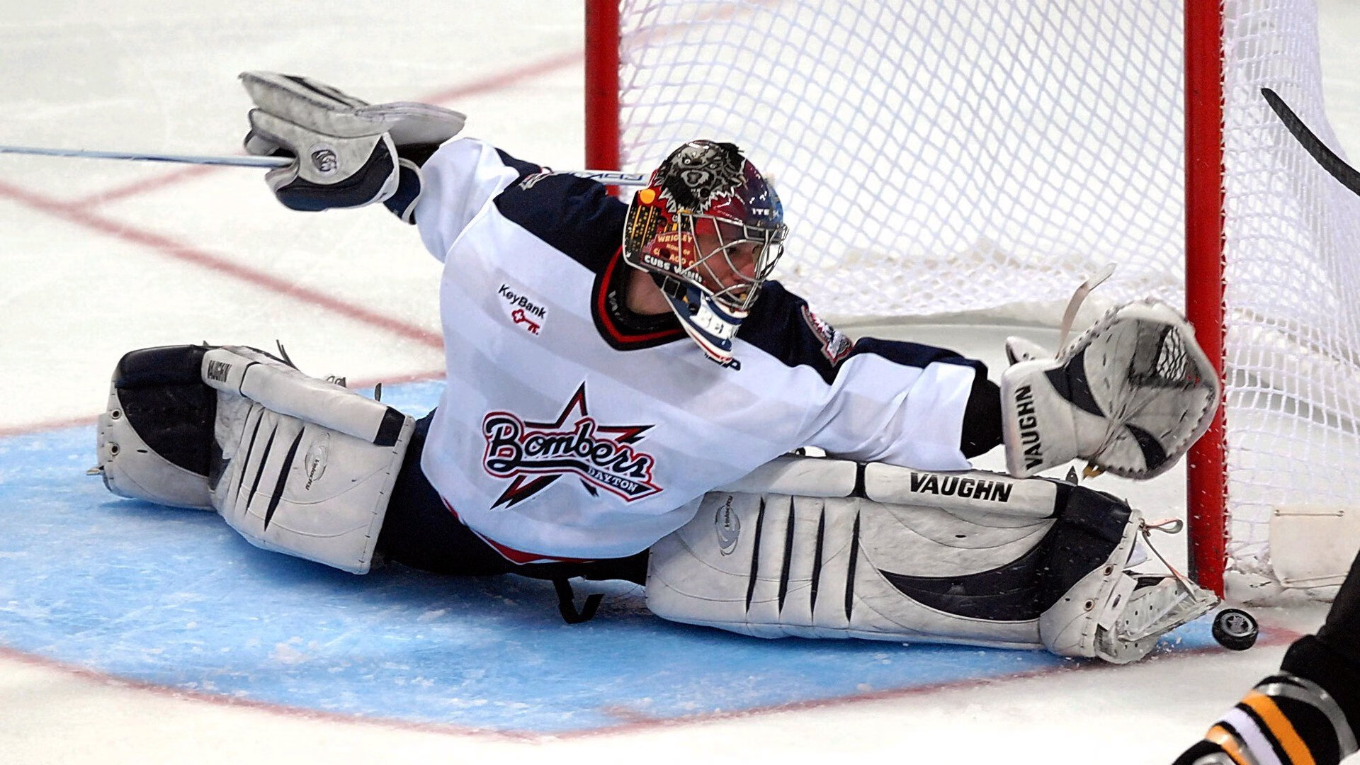 开云体育平台APP-传奇之夜！保罗里程碑照亮费城，76人主场力擒老鹰