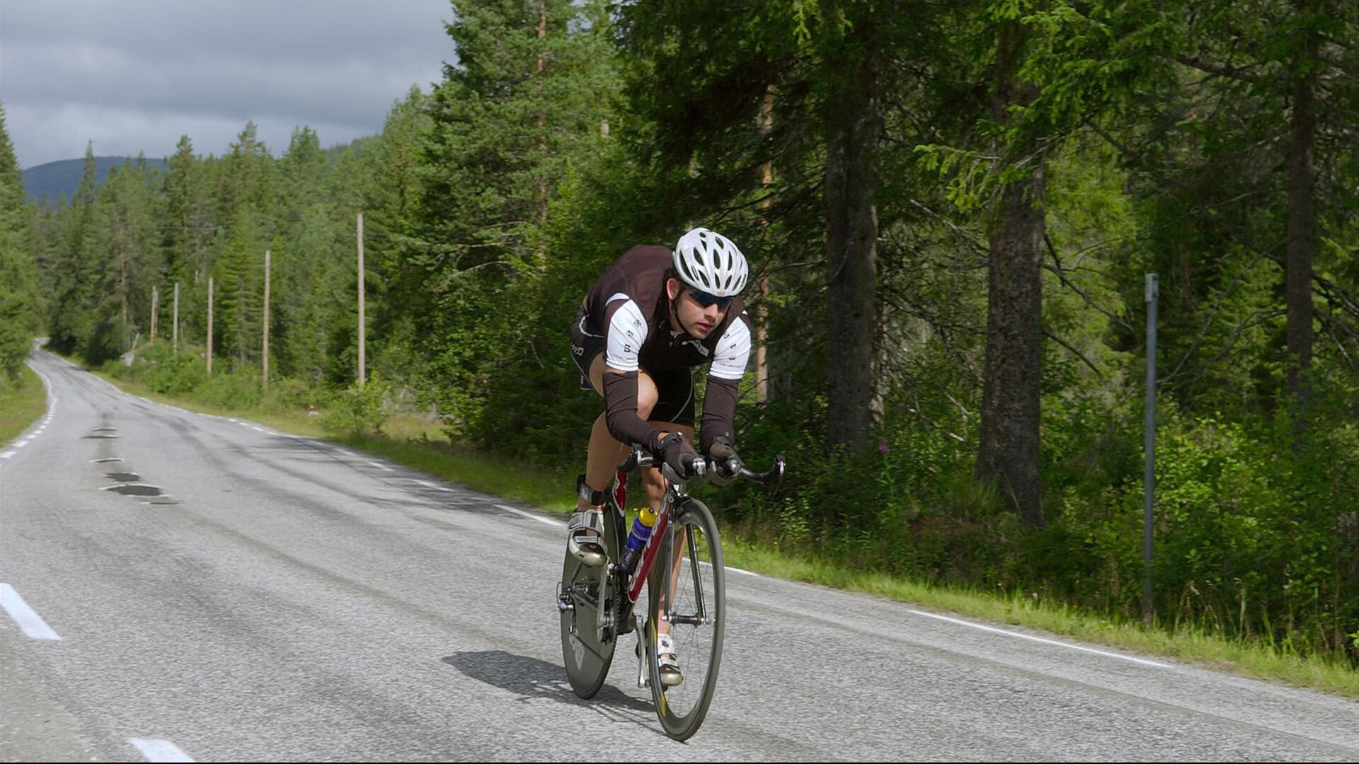 红牛车队力克法拉利,阿隆索关键制胜,一场策略与勇气的胜利